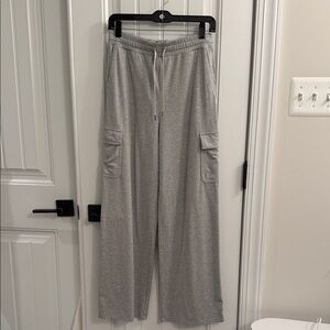 Vuori Halo Wide-Leg Cargo Lounge Pants in Light Gray Size Medium